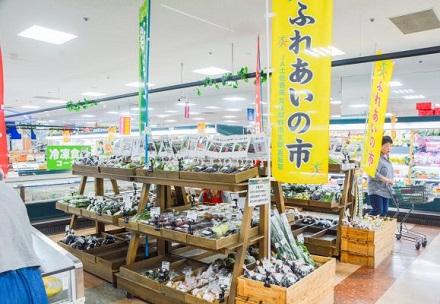 マルナカ野市店内「ふれあいの市」