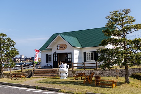白バラショップ　カウィーのみるく館
