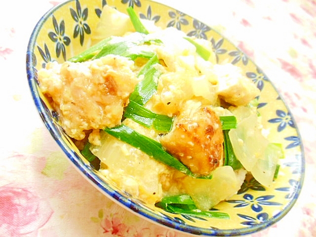 ❤新玉葱と鶏照り焼きとニラの卵とじ丼❤の写真