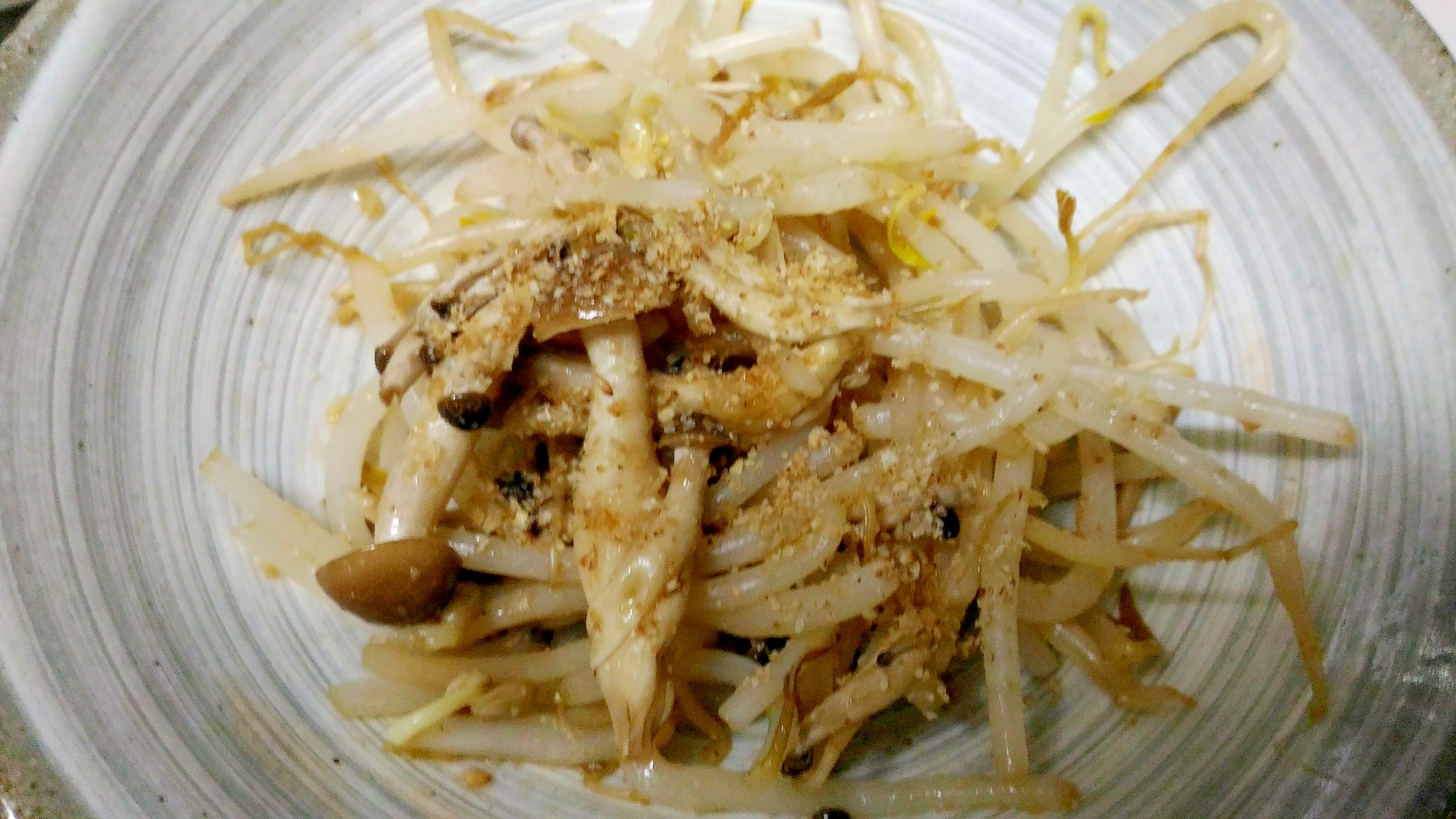 しめじともやしの胡麻和えの写真