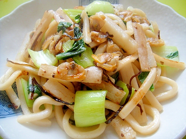 チンゲン菜と長芋あさりの焼きうどんの写真