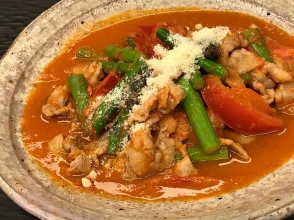 アスパラガスとびえい豚のトマみそ炒め
