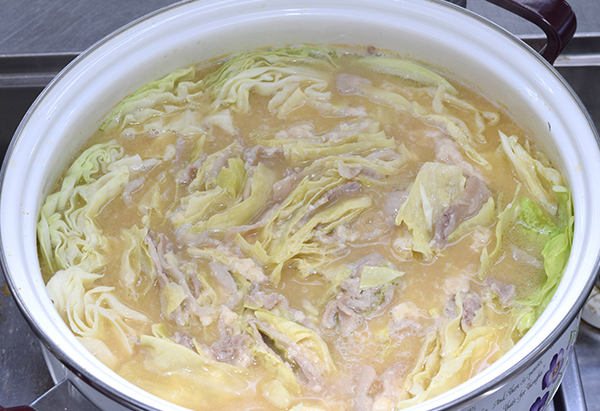 長野県「雪中キャベツと豚バラ肉のミルフィーユ酒粕鍋」JA大北女性部おたり支部