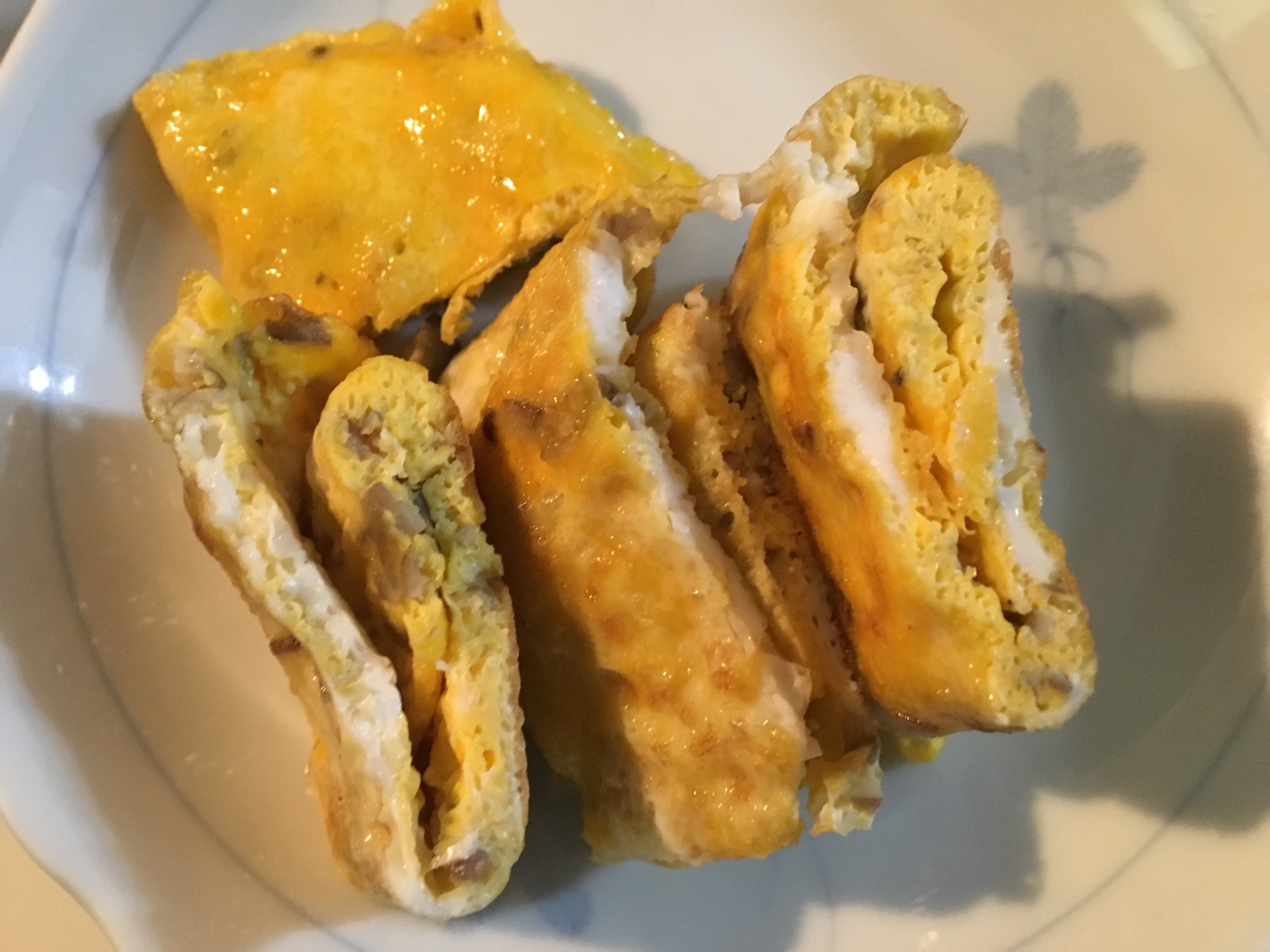 舞茸入り◯甘めのバター風味の卵焼きの写真