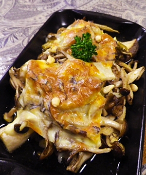 グリルパンで、きのこのバジルペーストチーズ焼きの写真