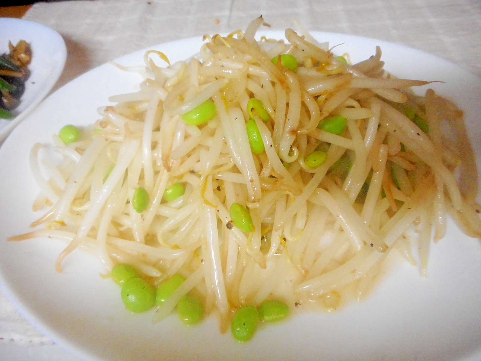 もやしと枝豆のにんにく炒めの写真