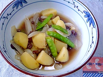❤　玉ねぎ＆じゃが芋＆小豆の煮物　❤の写真