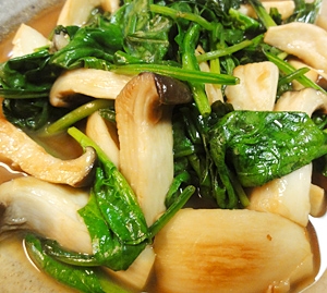 エリンギホウレン草のバタポン炒めの写真