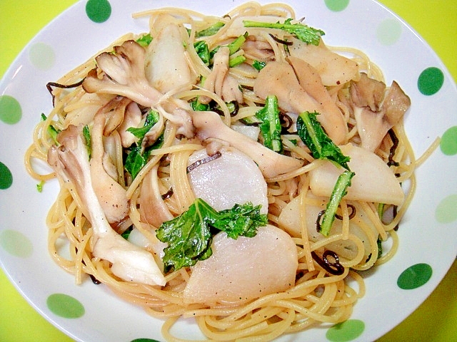 かぶとまいたけ塩昆布の和風パスタの写真