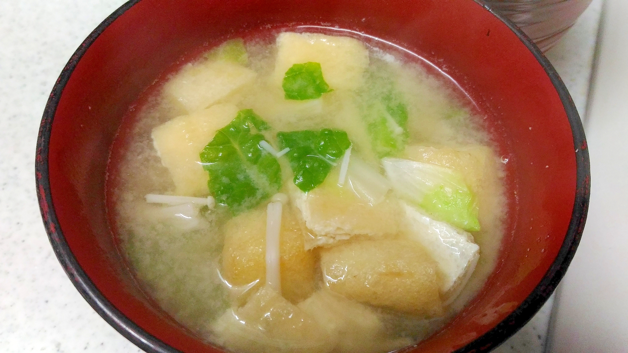 白菜とエノキの甘い味噌汁の写真