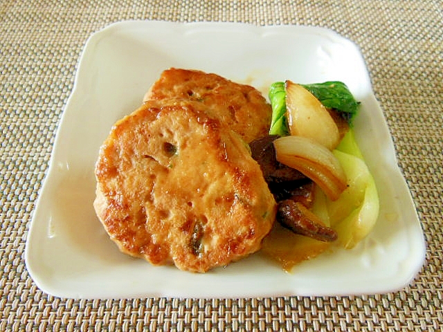ミニバーグとチンゲン菜と玉ねぎのみりん生姜醤油♪の写真