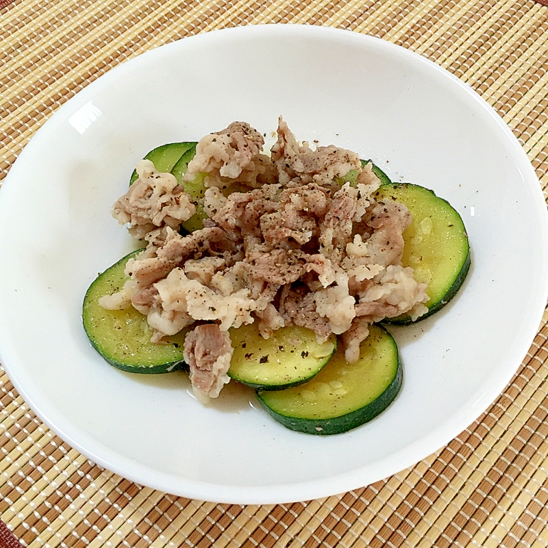 めっちゃ簡単！ズッキーニと豚バラ肉のレンジ蒸し♪の写真